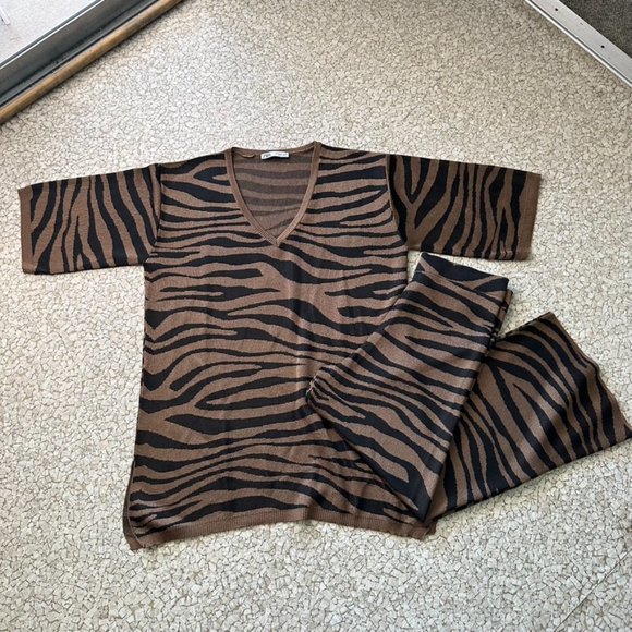 Stunning Zebra striped ZARA set copper Lurex sparkle runs through the pant & top - Picture 3 of 10